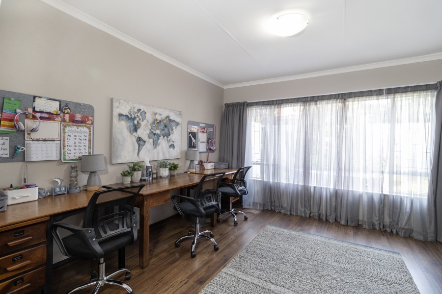 5 Bedroom Property for Sale in Monument Park Gauteng