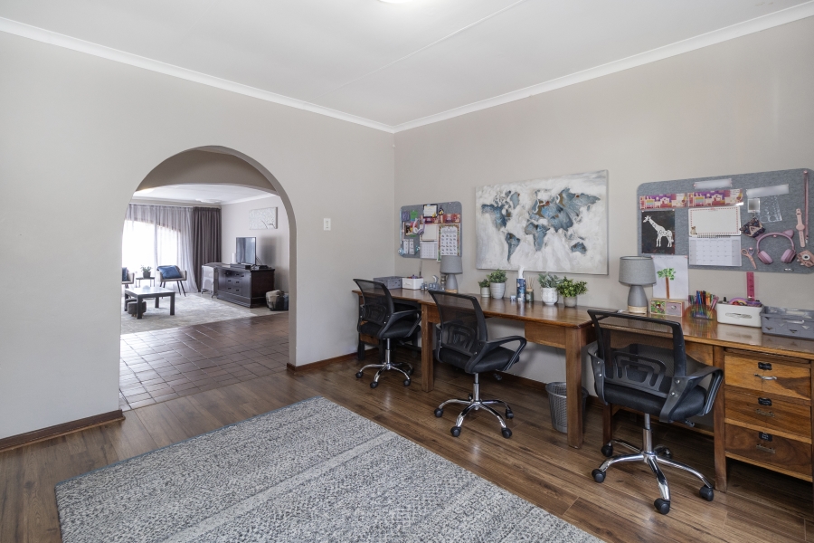 5 Bedroom Property for Sale in Monument Park Gauteng