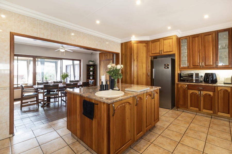 5 Bedroom Property for Sale in Monument Park Gauteng