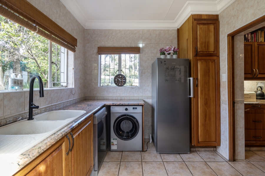 5 Bedroom Property for Sale in Monument Park Gauteng