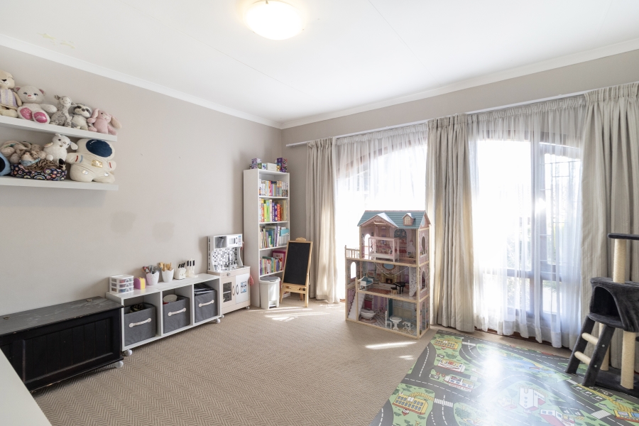 5 Bedroom Property for Sale in Monument Park Gauteng