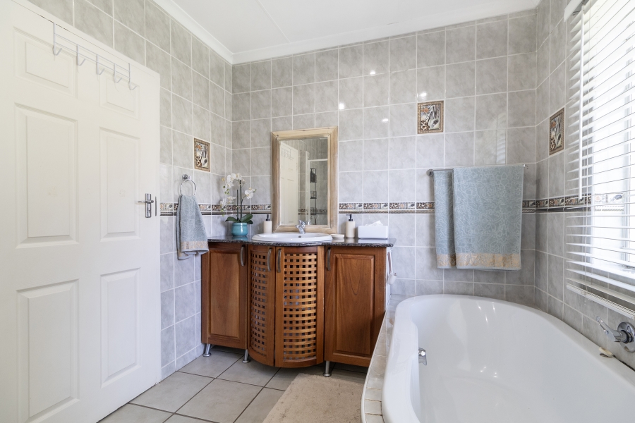 5 Bedroom Property for Sale in Monument Park Gauteng