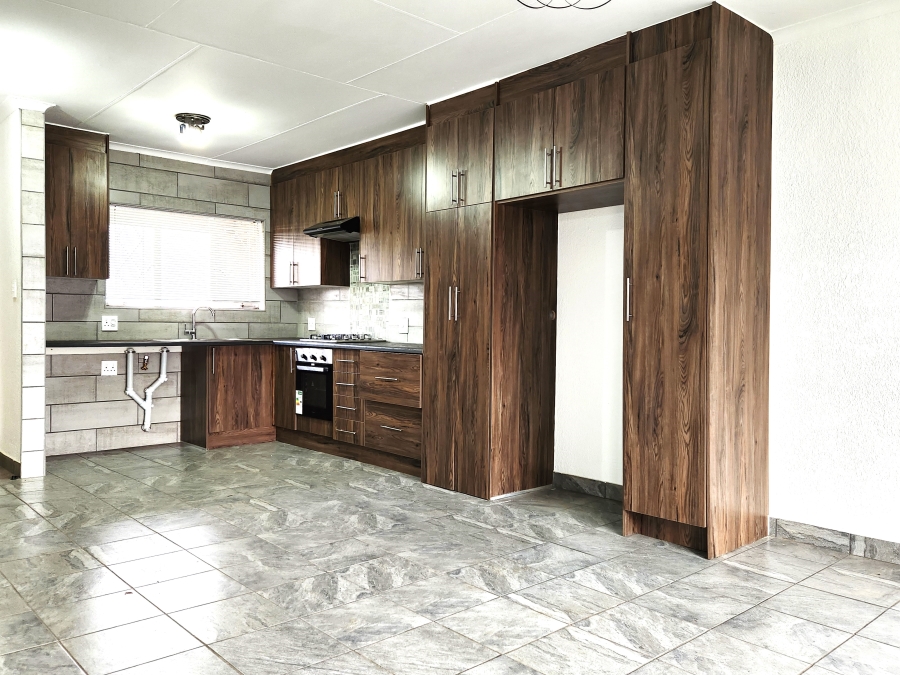 2 Bedroom Property for Sale in Rant En Dal Gauteng