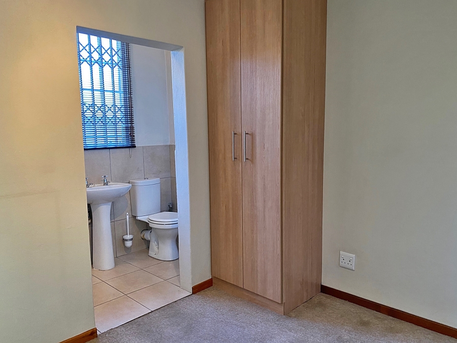 To Let 2 Bedroom Property for Rent in Wendywood Gauteng