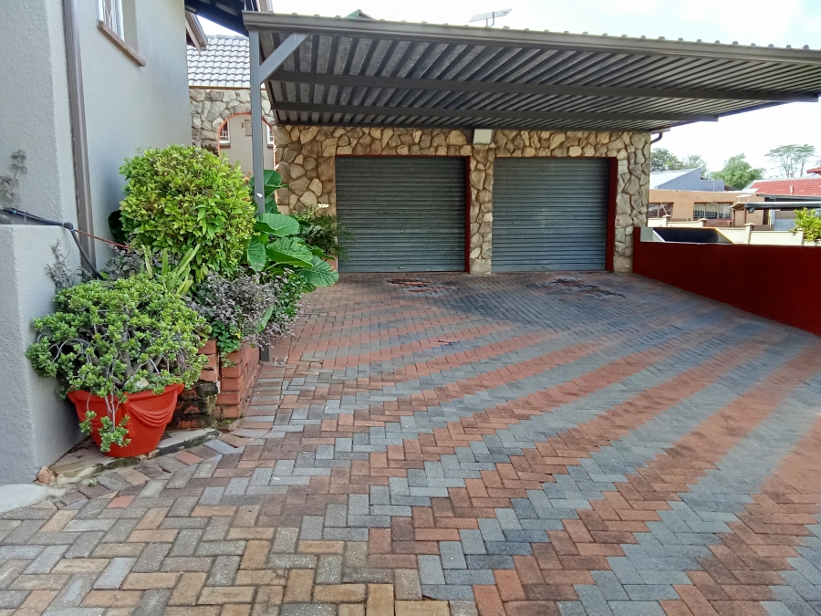 3 Bedroom Property for Sale in Roodekrans Gauteng