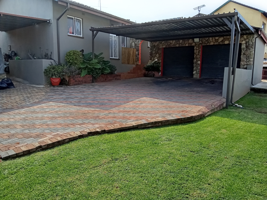 3 Bedroom Property for Sale in Roodekrans Gauteng