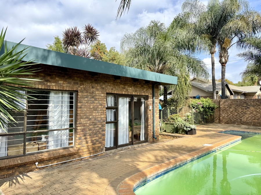 4 Bedroom Property for Sale in Die Wilgers Gauteng