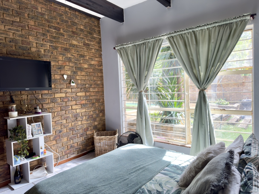 4 Bedroom Property for Sale in Die Wilgers Gauteng