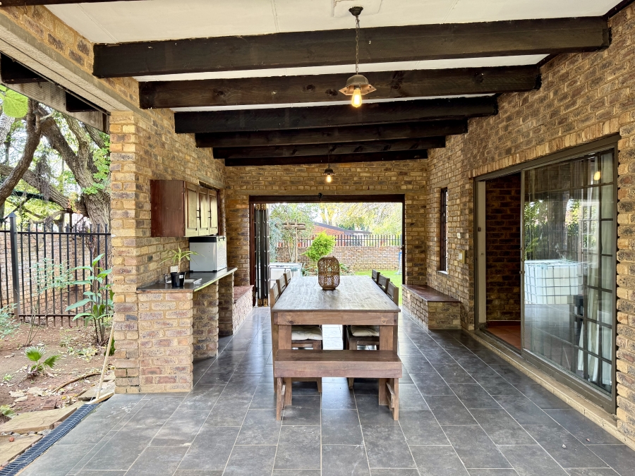 4 Bedroom Property for Sale in Die Wilgers Gauteng