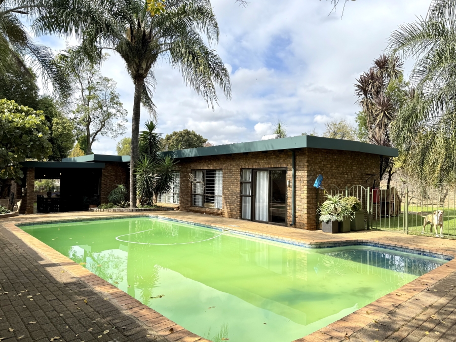 4 Bedroom Property for Sale in Die Wilgers Gauteng