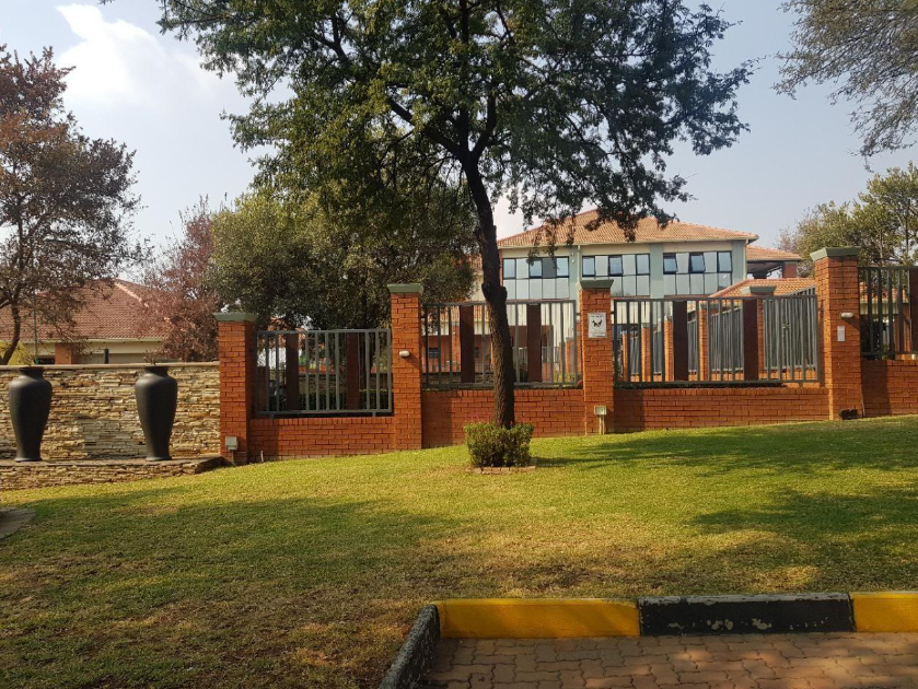 To Let 2 Bedroom Property for Rent in Greenstone Hill Gauteng