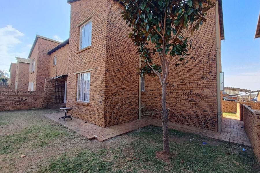 To Let 3 Bedroom Property for Rent in Erand Gardens Gauteng