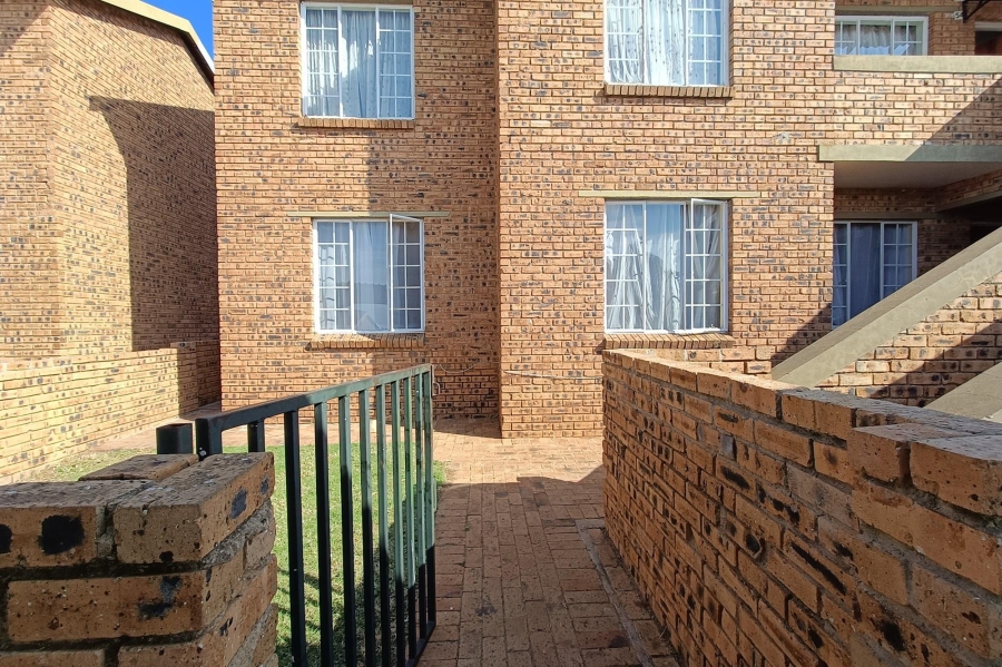 To Let 3 Bedroom Property for Rent in Erand Gardens Gauteng