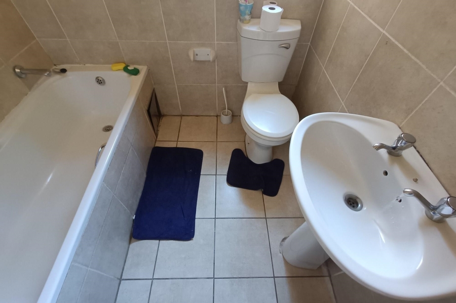 To Let 3 Bedroom Property for Rent in Erand Gardens Gauteng