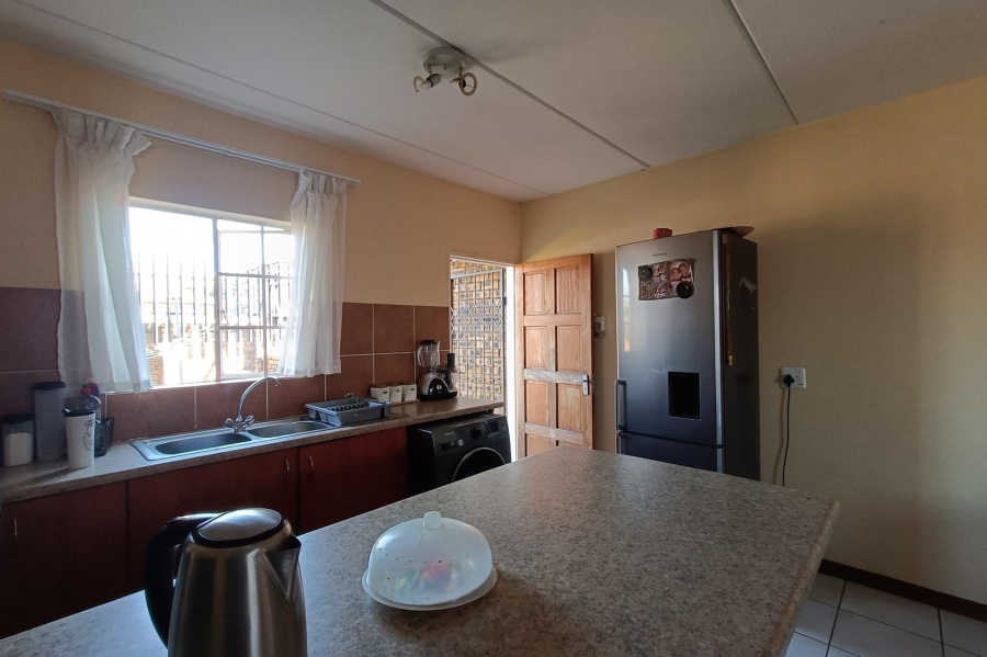 To Let 3 Bedroom Property for Rent in Erand Gardens Gauteng