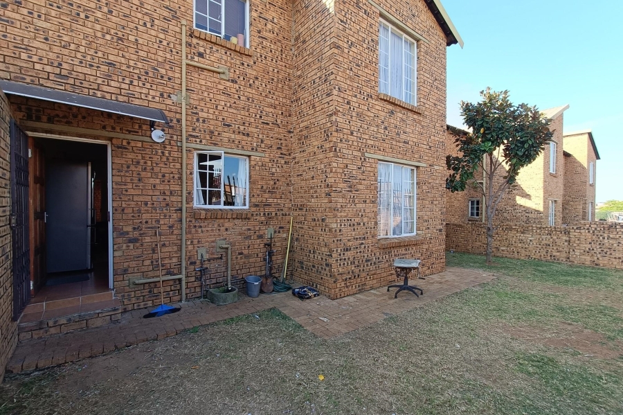 To Let 3 Bedroom Property for Rent in Erand Gardens Gauteng