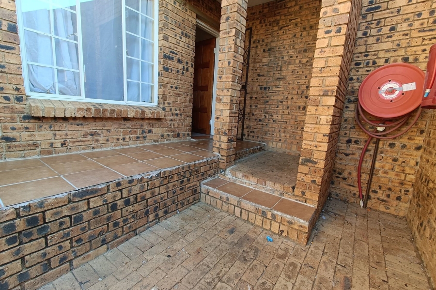 To Let 3 Bedroom Property for Rent in Erand Gardens Gauteng