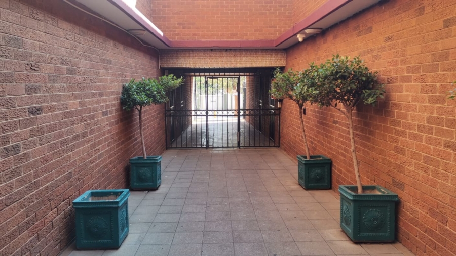 2 Bedroom Property for Sale in Gezina Gauteng