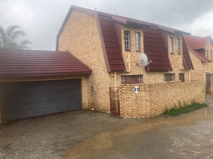 4 Bedroom Property for Sale in Willowbrook Gauteng