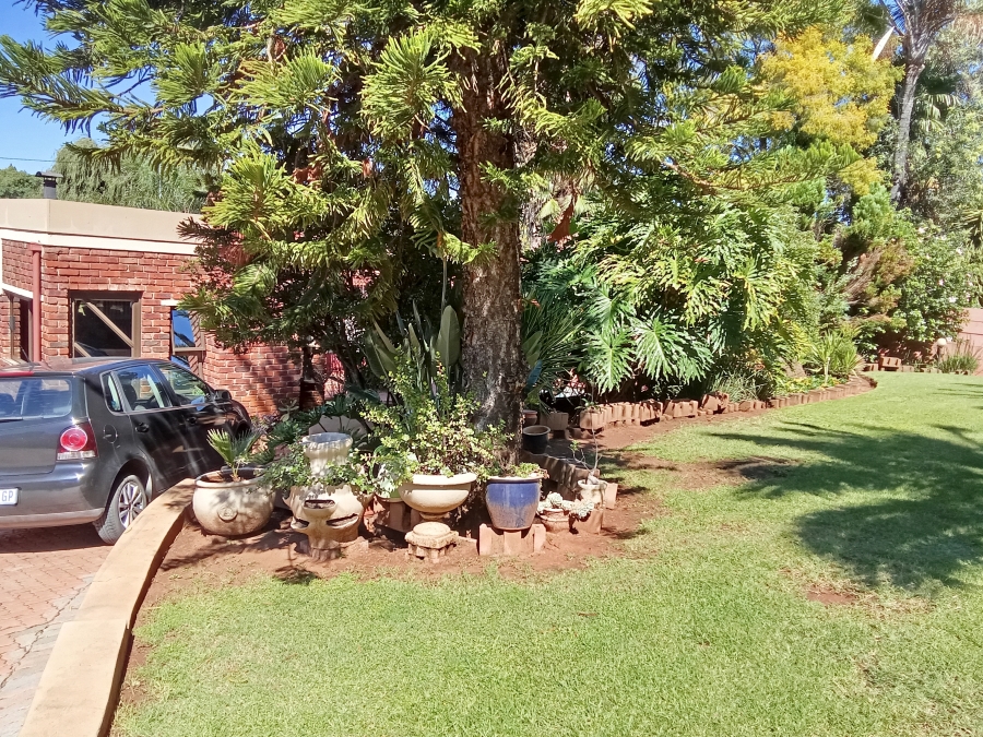 4 Bedroom Property for Sale in Weltevreden Park Gauteng