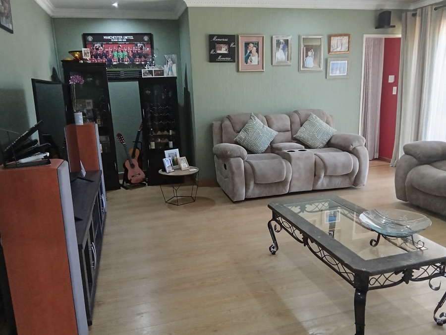 4 Bedroom Property for Sale in Weltevreden Park Gauteng