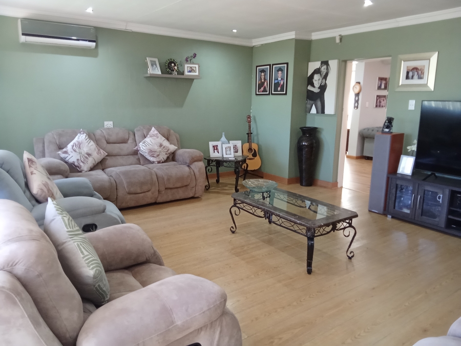 4 Bedroom Property for Sale in Weltevreden Park Gauteng