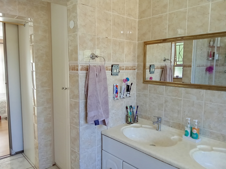 4 Bedroom Property for Sale in Weltevreden Park Gauteng