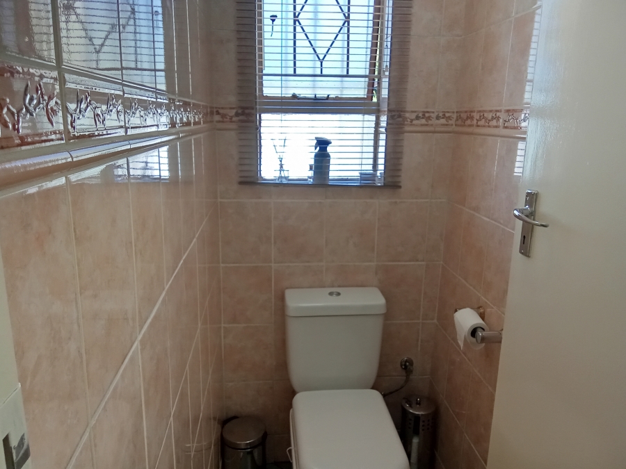 4 Bedroom Property for Sale in Weltevreden Park Gauteng