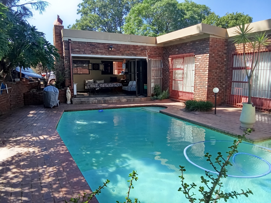 4 Bedroom Property for Sale in Weltevreden Park Gauteng