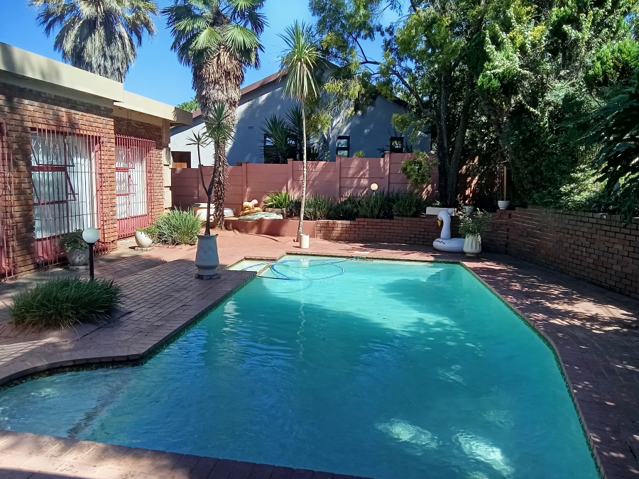 4 Bedroom Property for Sale in Weltevreden Park Gauteng