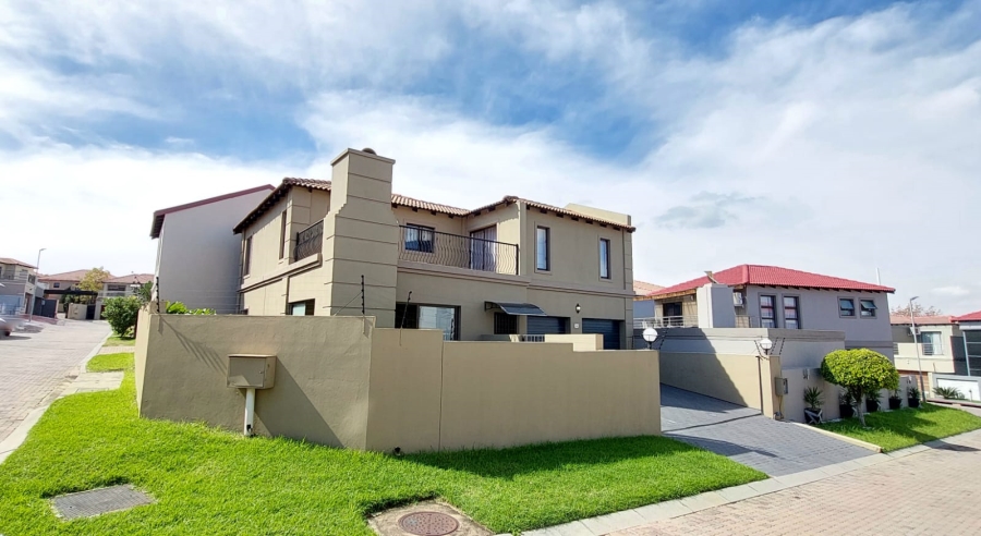 3 Bedroom Property for Sale in Halfway Gardens Gauteng