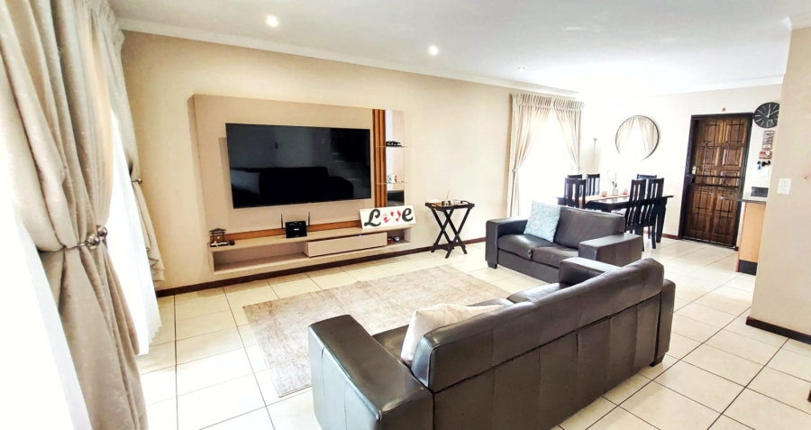 3 Bedroom Property for Sale in Halfway Gardens Gauteng