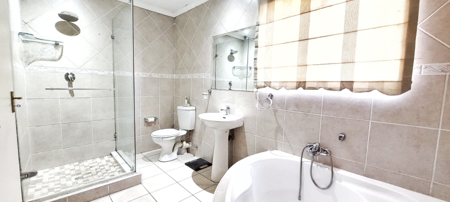 3 Bedroom Property for Sale in Halfway Gardens Gauteng