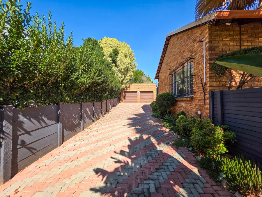 3 Bedroom Property for Sale in Garsfontein Gauteng