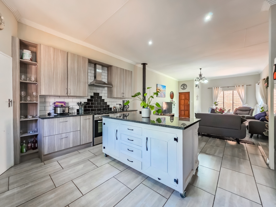 3 Bedroom Property for Sale in Garsfontein Gauteng