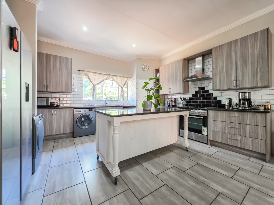 3 Bedroom Property for Sale in Garsfontein Gauteng