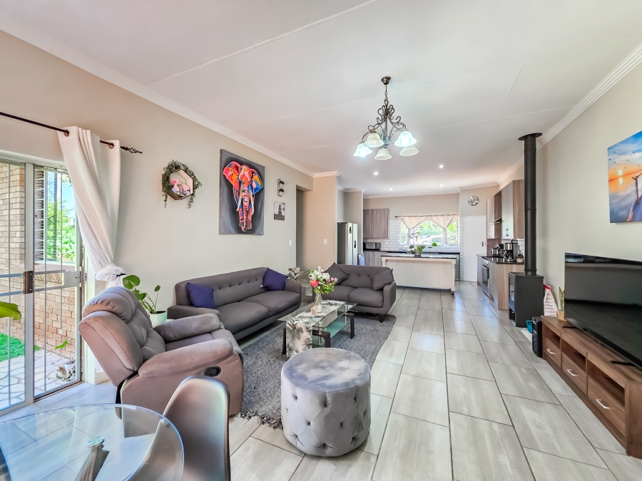 3 Bedroom Property for Sale in Garsfontein Gauteng