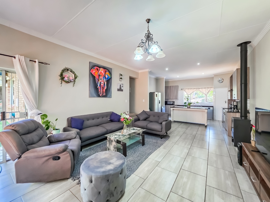 3 Bedroom Property for Sale in Garsfontein Gauteng