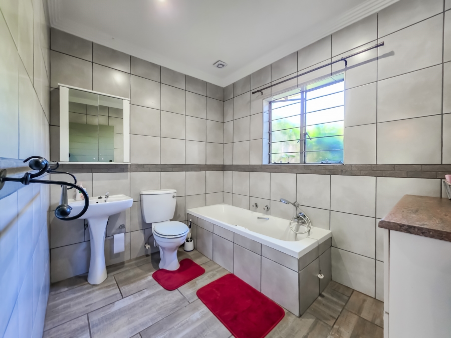 3 Bedroom Property for Sale in Garsfontein Gauteng