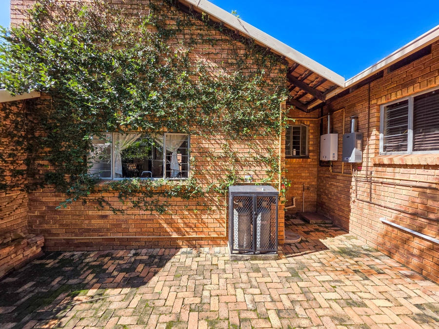 3 Bedroom Property for Sale in Garsfontein Gauteng