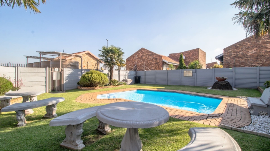 2 Bedroom Property for Sale in Brentwood Gauteng