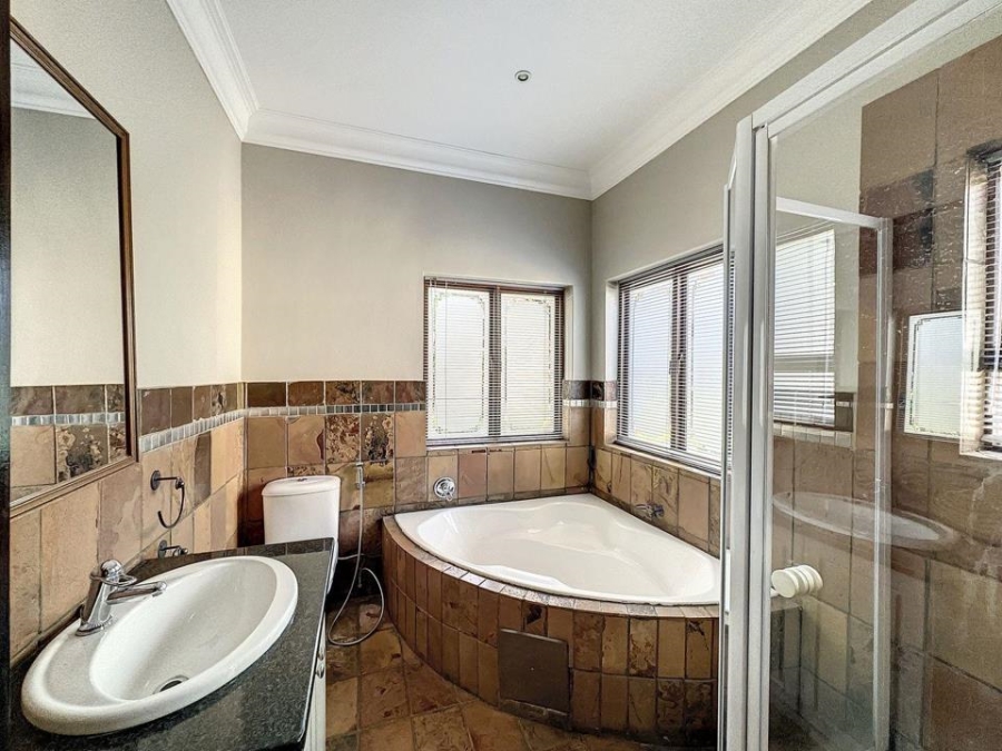 To Let 4 Bedroom Property for Rent in Boardwalk Manor Gauteng