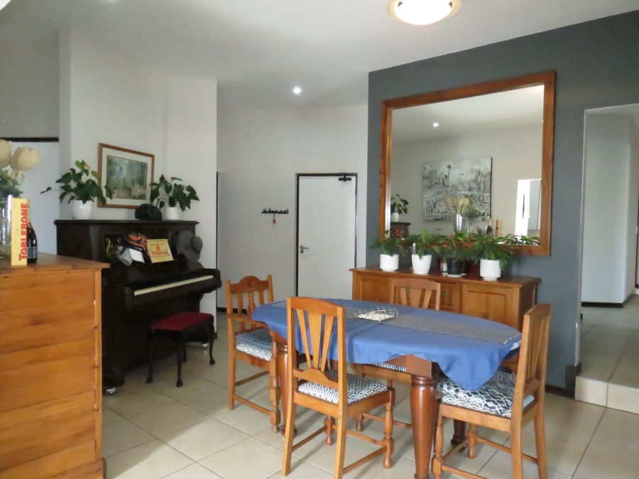 To Let 4 Bedroom Property for Rent in Greenstone Hill Gauteng