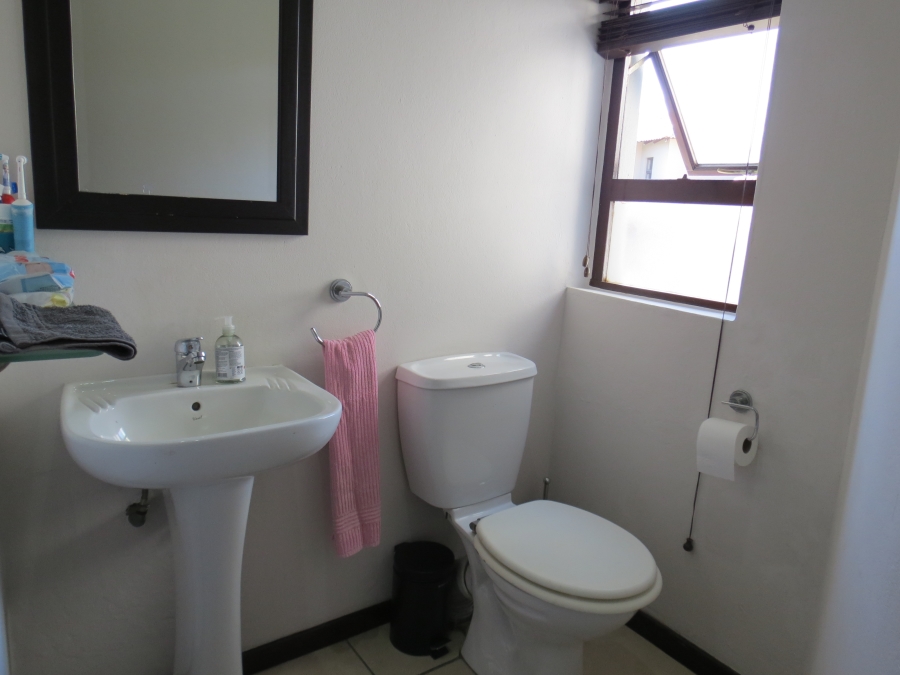 To Let 4 Bedroom Property for Rent in Greenstone Hill Gauteng