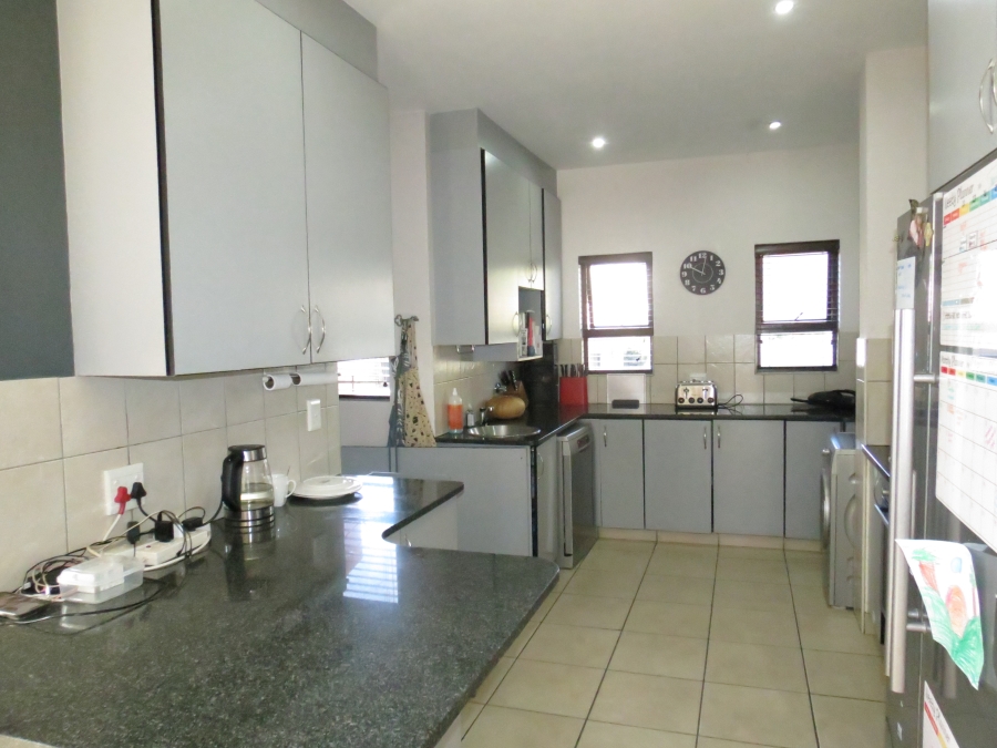 To Let 4 Bedroom Property for Rent in Greenstone Hill Gauteng