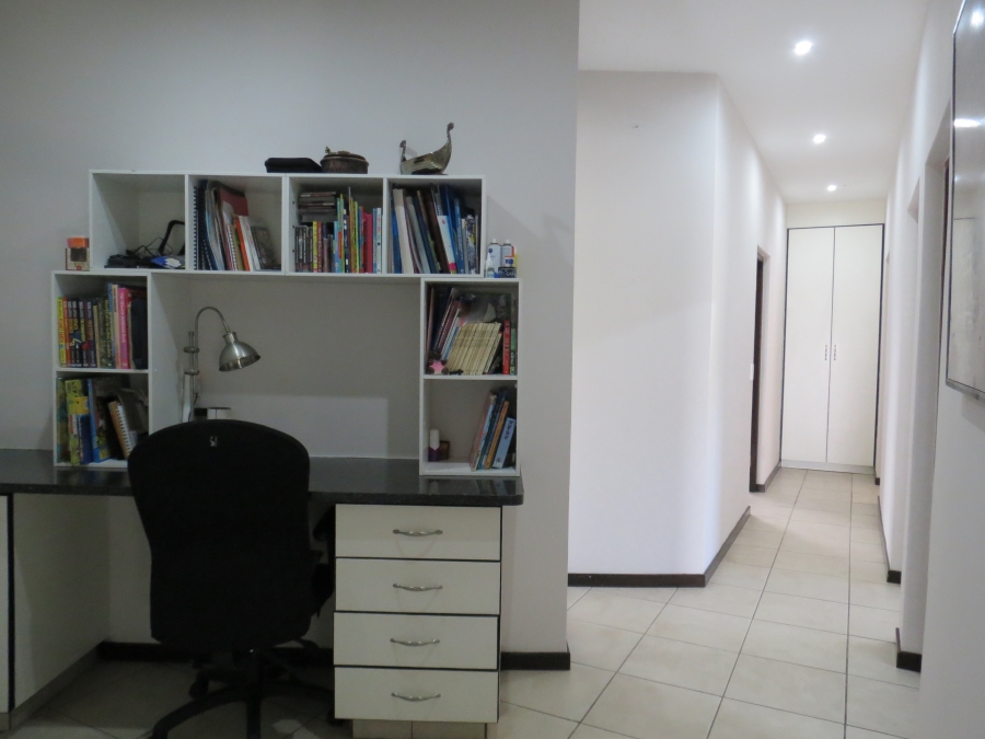 To Let 4 Bedroom Property for Rent in Greenstone Hill Gauteng
