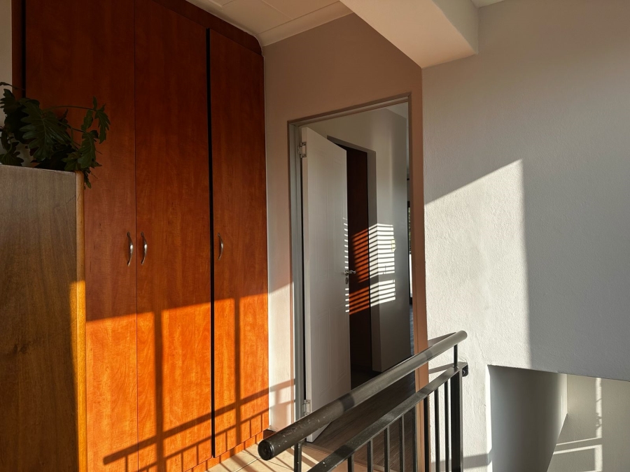 To Let 4 Bedroom Property for Rent in Greenstone Hill Gauteng