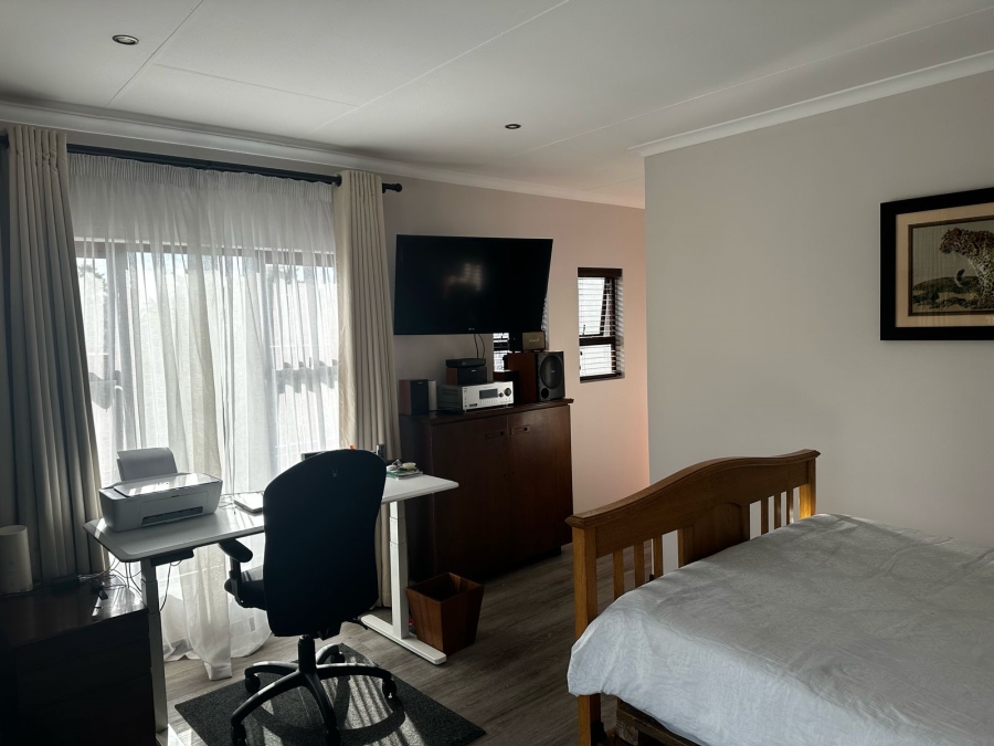 To Let 4 Bedroom Property for Rent in Greenstone Hill Gauteng