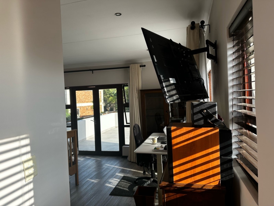 To Let 4 Bedroom Property for Rent in Greenstone Hill Gauteng