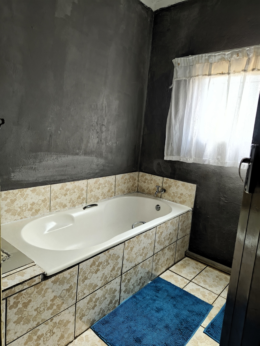 4 Bedroom Property for Sale in Firolaz AH Gauteng